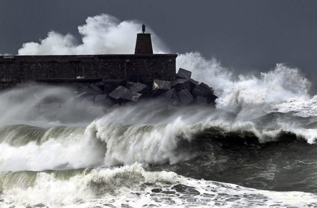 Σφοδρή κακοκαιρία στη Δυτική Ελλάδα: Χωρίς ακτοπλοϊκή σύνδεση Ζάκυνθος και Κεφαλονιά