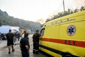 Φωτιά στην Αχαΐα: Τρεις άνθρωποι διακομίστηκαν στο νοσοκομείο του Ρίου