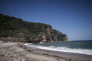 Πήλιο: Άναψαν τα αίματα σε παραλία – Σπρωξίματα και κλωτσιές για μπάνιο γυμνιστών