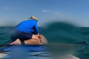 «Άκουσα φωνές μέσα από την θάλασσα»: Η συγκλονιστική διάσωση οικογένειας στην Επανομή από αθλητή SUP