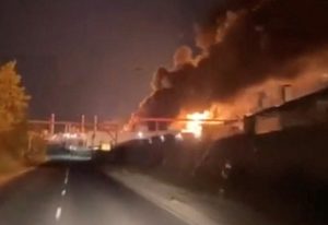 Ρωσία: Φωτιά από θραύσματα drone κοντά στο διυλιστήριο Αφίπσκι – Κατασβέστηκε χωρίς τραυματισμούς