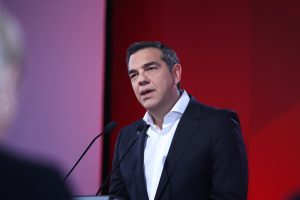 Aλ.Τσίπρας: Θα επιμείνουμε στον δρόμο του Ν. Σαντορινιού για δημοκρατία και κοινωνική δικαιοσύνη