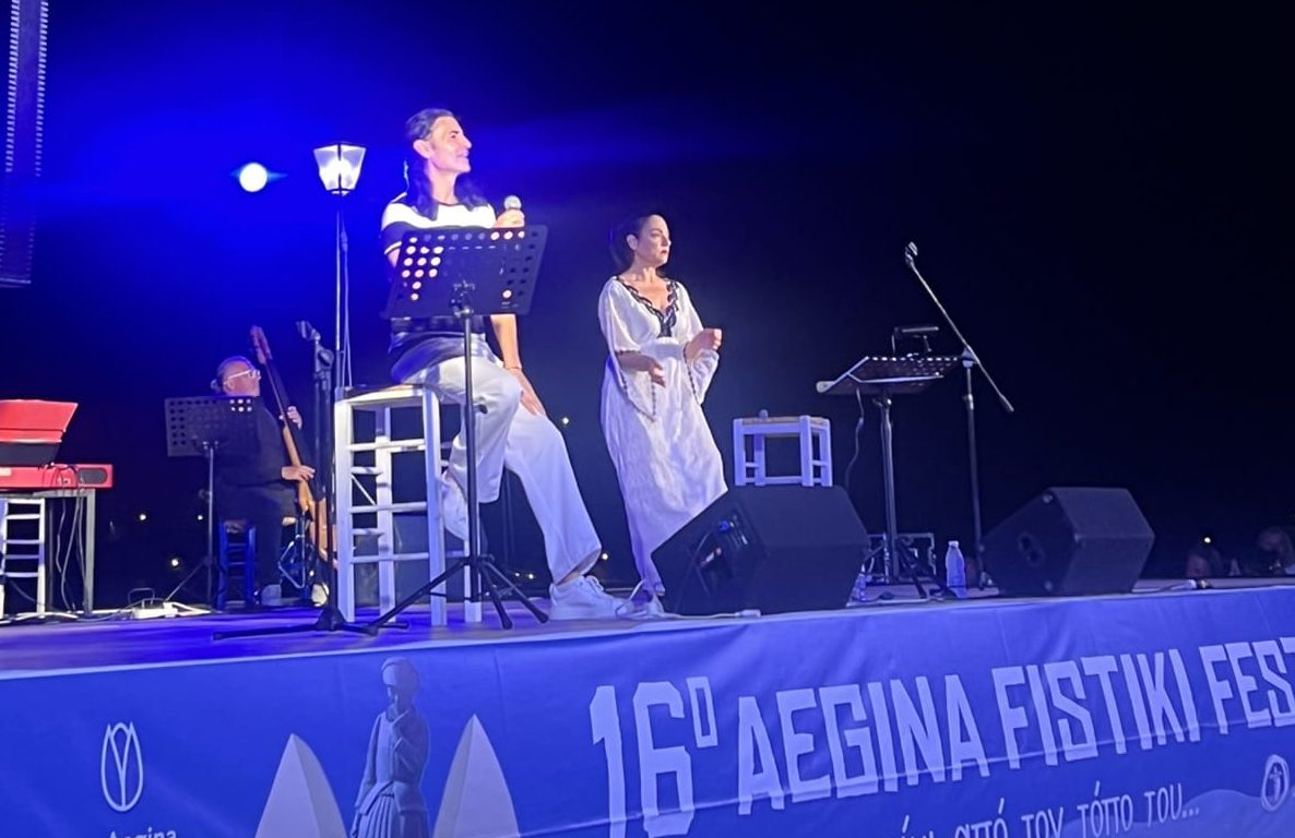 Χατζιδάκις, Θεοδωράκης, Πλέσσας ταξίδεψαν το κοινό στην Αγία Μαρίνα της Αίγινας