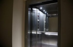 Ανελκυστήρες: Η «λεπτομέρεια» στο παραστατικό που φέρνει πρόστιμα – Τι αλλάζει και πού κρύβονται οι κυρώσεις