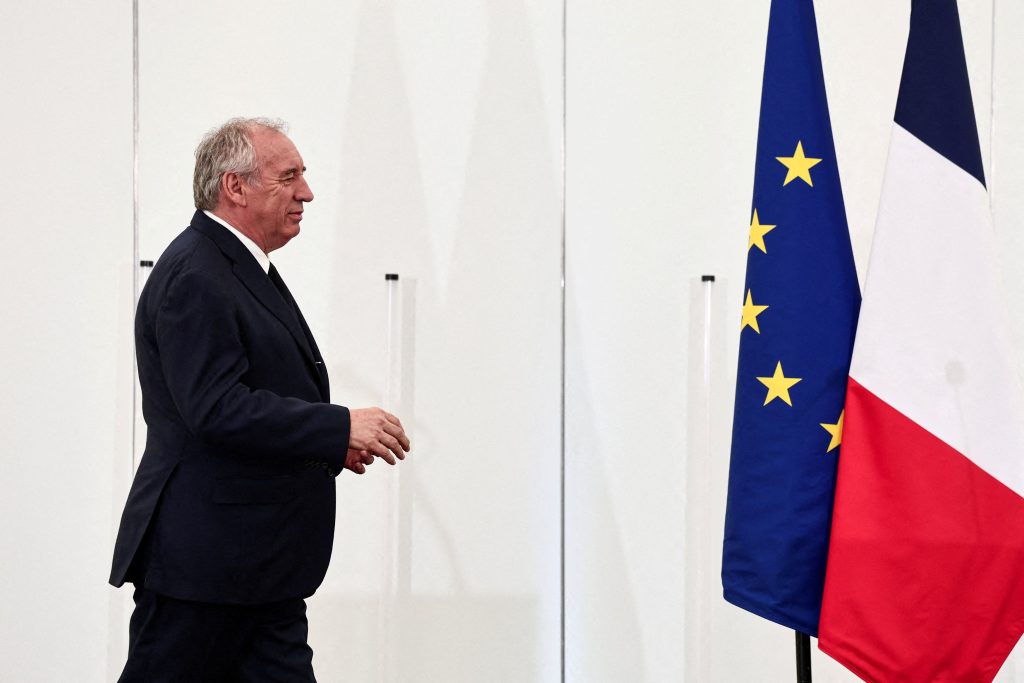 Γαλλία: Ο Μπαϊρού αναζητά στήριξη Σοσιαλιστών πριν τη ψήφο εμπιστοσύνης εν μέσω πολιτικής αστάθειας