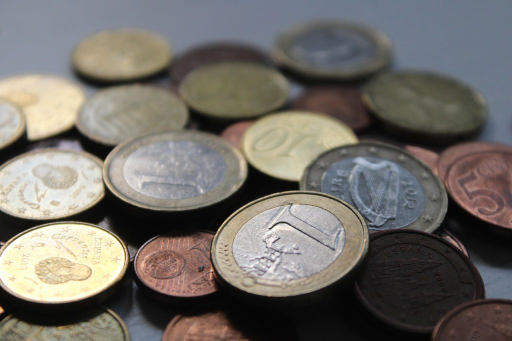 Το ευρώ υποχωρεί 0,46%, στα 1,1562 δολάρια