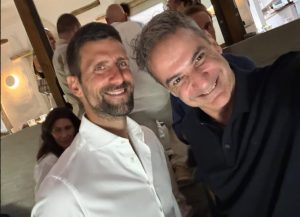 Όταν ο Μητσοτάκης συνάντησε τον Τζόκοβιτς στην Τήνο