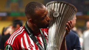 Σαν σήμερα ο Ελ Κααμπί στον Ολυμπιακό: Τα επιτεύγματα και τα τρόπαια