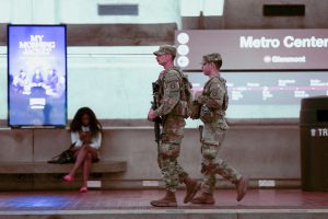 Ντόναλντ Τραμπ: «Στρέφει τον στρατό εναντίον των πολιτών»