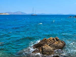 Βρήκαν χειροβομβίδα του Β’ Παγκοσμίου Πολέμου στο Καβούρι – Κλειστή η παραλία