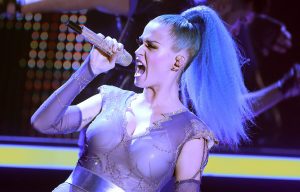 Κέιτι Πέρι: Στάματησε τη συναυλία της και βοήθησε θαυμάστρια που κατέρρευσε