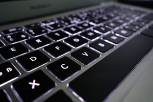 Αυστρία: Σκάνδαλο με πορνογραφικό ιστολόγιο πρεσβευτή προκαλεί καταγγελίες για παραβίαση ασφαλείας