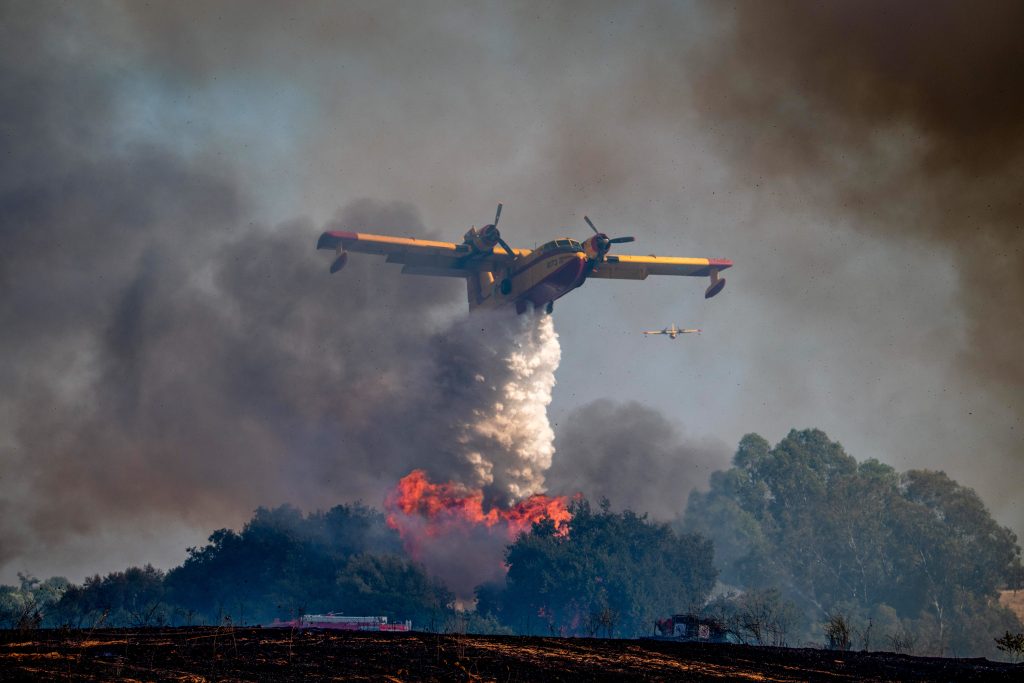 Λεχαινά: Μαίνεται η φωτιά στη Μέλισσα – Ενισχύθηκαν οι δυνάμεις