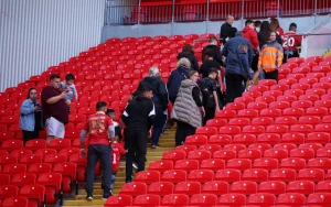 Λίβερπουλ – Αθλέτικ Μπιλμπάο: Εκκένωση του «Άνφιλντ» λίγο πριν από τη σέντρα