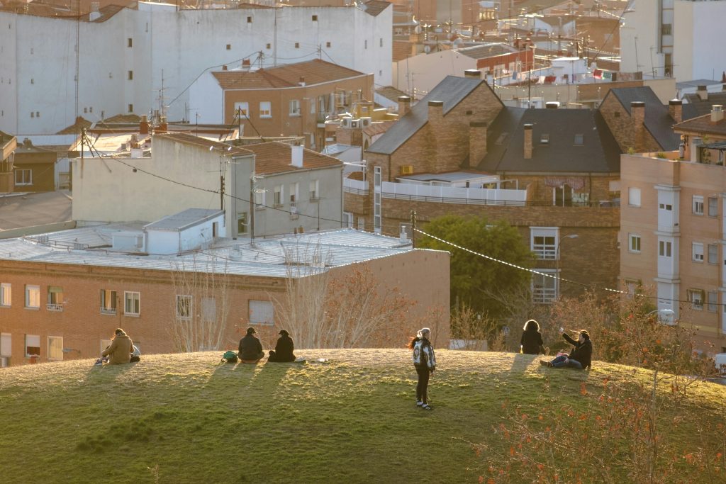 Κλιματική αλλαγή: Χαμηλότερη θερμοκρασία κατά τρεις βαθμούς σε δρόμους με δέντρα