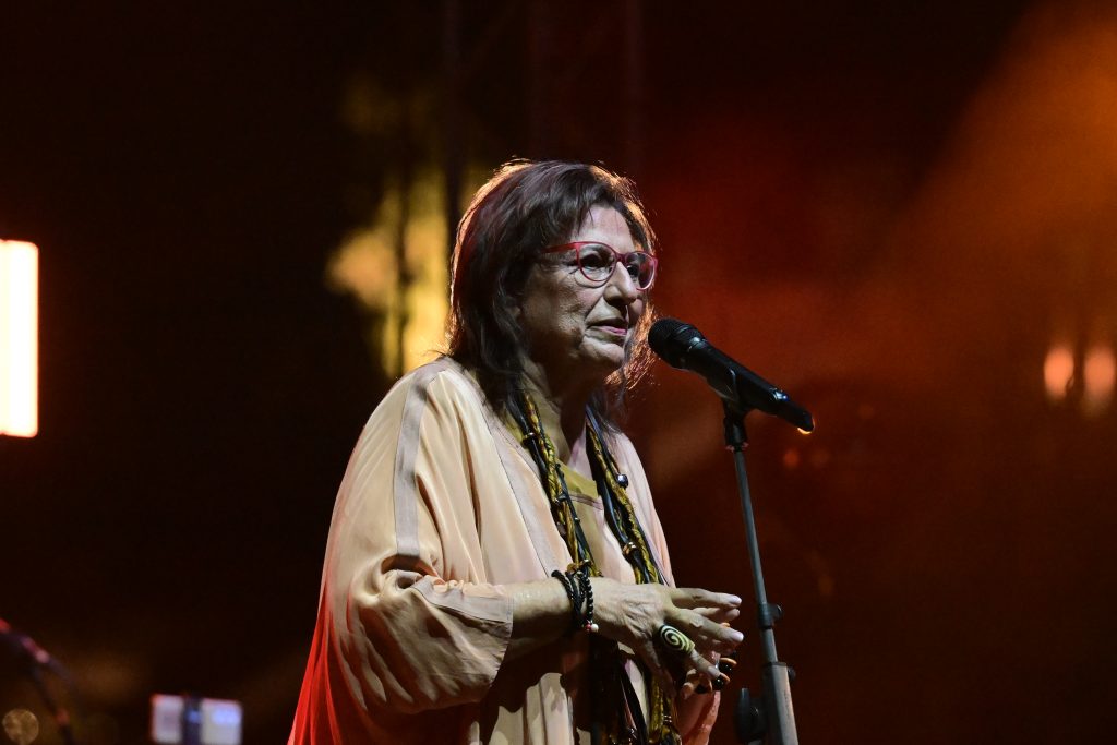 Τραγούδια και παρατράγουδα