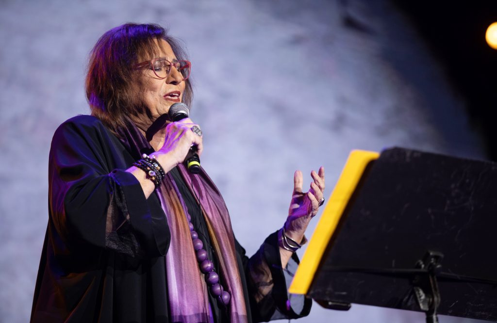 Μαρία Φαραντούρη: Μες στη νοτιά των ανθρώπων