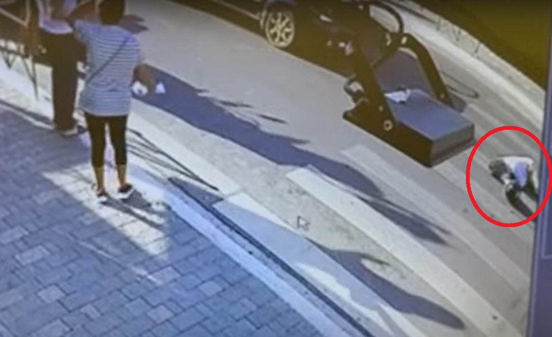 Βίντεο σοκ παράσυρσης πεζού στον Πλατανιά Χανίων: Αυτοκίνητο χτύπησε άνδρα και τον πέταξε μακριά