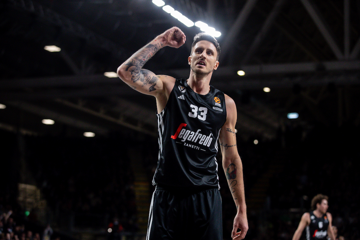 &Pi;&omicron;&lambda;&omicron;&nu;ά&rho;&alpha;: &Omicron; &laquo;&mu;&alpha;&chi;&eta;&tau;ή&sigmaf;&raquo; &Alpha;&kappa;ί&lambda;&epsilon; &epsilon;&pi;έ&sigma;&tau;&rho;&epsilon;&psi;&epsilon; &sigma;&tau;&eta; &Sigma;ά&sigma;&alpha;&rho;&iota;