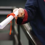 Πάρτι παρανομίας στο Δημόσιο – Πώς λειτουργεί η φάμπρικα των πέτσινων πτυχίων