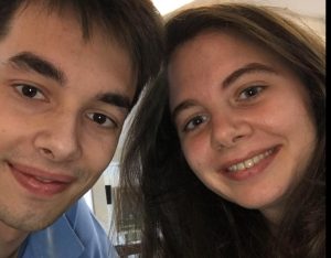 «Αδελφούλα μου, πώς να αντέξω χωρίς εσένα»: Ραγίζει καρδιές το αντίο του Κώστα Σαμαρά στη Λένα