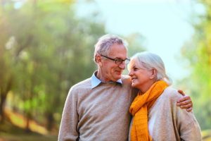 Γιατί γκριζάρουν τα μαλλιά μας – Οι 5 αιτίες και το «αντίδοτο»