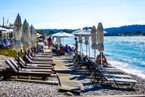 SOS για τον τουρισμό: Η σύρραξη στο Ιράν «σβήνει» τις κρατήσεις στην Ανατολική Μεσόγειο