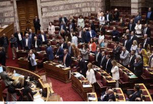 Οσα φέρνει ο «χρονοκόφτης» στη Βουλή