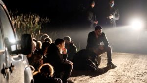 Θεσσαλονίκη: Επ’ αυτοφώρω σύλληψη 4 διακινητών που μετέφεραν 21 παράτυπους μετανάστες σε Έβρο και Ροδόπη