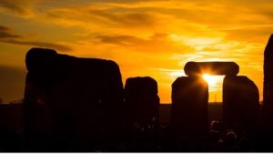 Στόουνχεντζ: Το δόντι μιας αγελάδας λύνει το μυστήριο για την κατασκευή του 5.000 χρόνια μετά