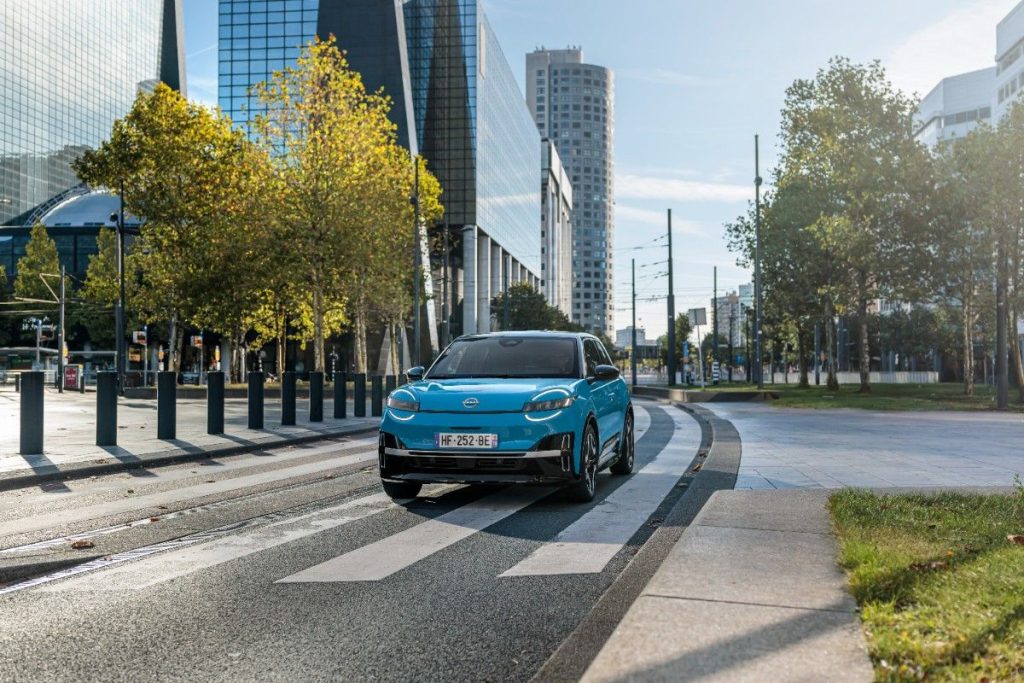 Το νέο  ηλεκτρικό Nissan Micra κυκλοφορεί για πρώτη φορά στους δρόμους