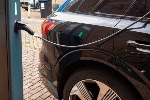 Τι συμβαίνει στα plug-in υβριδικά αυτοκίνητα αν δεν φορτίζονται ποτέ