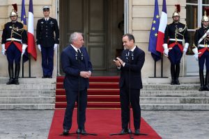 Γαλλία: Ουσιαστικές ρήξεις υποχέθηκε ο νέος πρωθυπουργός της Γαλλίας, Σεμπαστιέν Λεκορνί