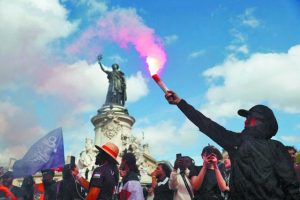 Η Γαλλία δεσμεύεται ότι «δεν θα εγκαταλείψει τους Κούρδους» της Συρίας