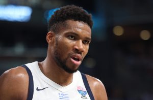 Θετικός στον COVID-19 ο Γιάννης Αντετοκούνμπο