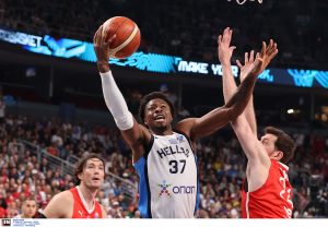 EuroBasket 2025: Το εντυπωσιακό μπλοκ του Κώστα Αντετοκούνμπο στον Όσμαν (βίντεο)