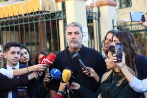 Αφέθηκε ελεύθερος ο Βασίλης Μπισμπίκης, στις 8 Οκτωβρίου η δίκη του – «Δεν εγκατέλειψα, δεν κρύφτηκα»