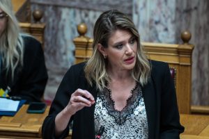 Άννα Ευθυμίου: Οκτάωρο, συντάξεις και επιδόματα – Όλα όσα αλλάζουν στην εργασία