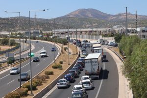 Εθνική Οδός Πάτρας: Σοκαριστικό περιστατικό με όχημα στο αντίθετο ρεύμα (video)