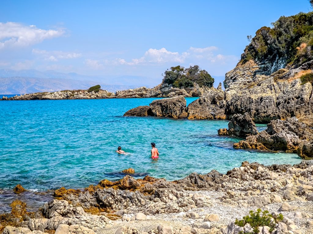 Σταθερά καλοκαιρινός καιρός πριν την αλλαγή του Σαββάτου – Πρόγνωση από την Ελίνα Καρέτσου