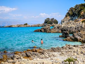 Σταθερά καλοκαιρινός καιρός πριν την αλλαγή του Σαββάτου – Πρόγνωση από την Ελίνα Καρέτσου