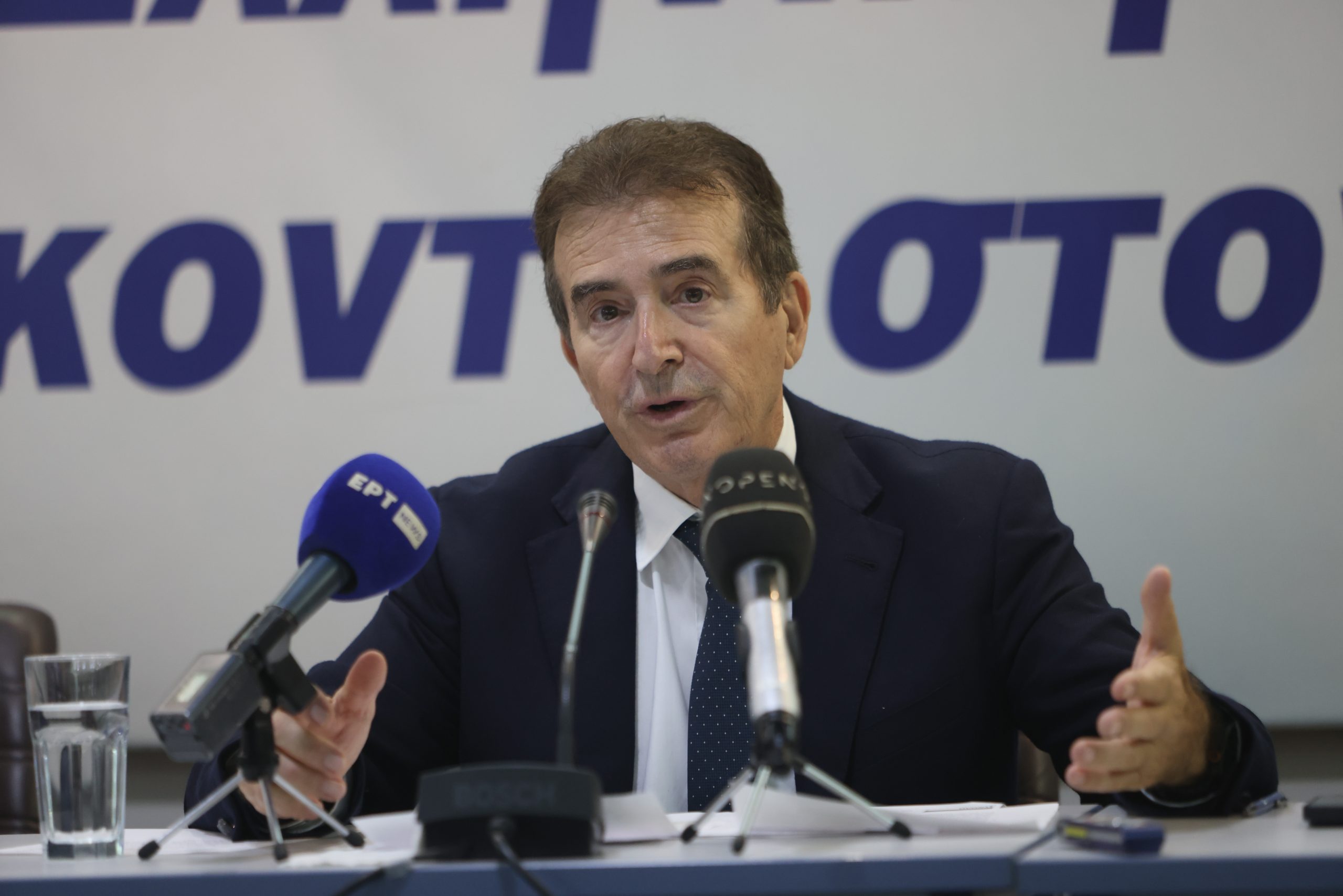 &Mu;&iota;&chi;ά&lambda;&eta;&sigmaf; &Chi;&rho;&upsilon;&sigma;&omicron;&chi;&omicron;ΐ&delta;&eta;&sigmaf; &gamma;&iota;&alpha; &mu;&pi;&lambda;ό&kappa;&alpha; &alpha;&gamma;&rho;&omicron;&tau;ώ&nu;: &Kappa;&alpha;&nu;&epsilon;ί&sigmaf; &delta;&epsilon;&nu; &mu;&pi;&omicron;&rho;&epsilon;ί &nu;&alpha; &kappa;&alpha;&tau;&alpha;&lambda;&alpha;&mu;&beta;ά&nu;&epsilon;&iota; &tau;&epsilon;&lambda;&omega;&nu;&epsilon;ί&alpha; &kappa;&alpha;&iota; &lambda;&iota;&mu;ά&nu;&iota;&alpha;