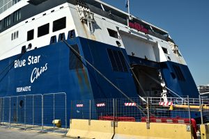 Τραγωδία στο Blue Star Chios: Κάμερα ασφαλείας κατέγραψε πώς συνεθλίβη ο 20χρονος από πόρτα του πλοίου