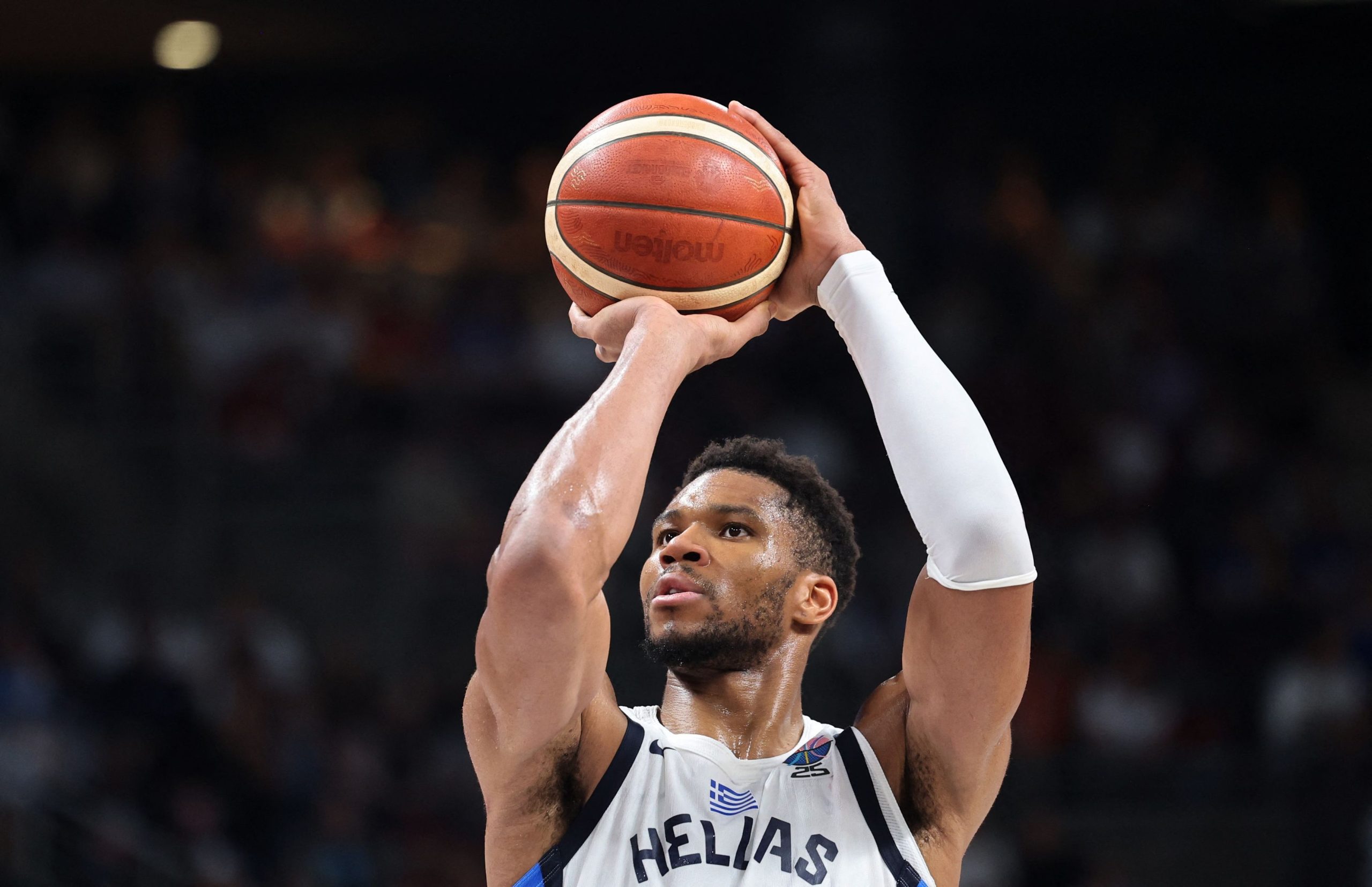 Αντετοκούνμπο: «Θέλω πάντα να παίζω σε ομάδα που διεκδικεί τον τίτλο και να είμαι ανάμεσα στους καλύτερους»