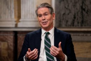 Μπέσεντ: Η Ουάσιγκτον ενδέχεται να άρει ορισμένες κυρώσεις κατά ιρανικού πετρελαίου