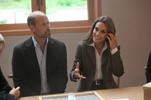 O πρίγκιπας Ουίλιαμ και η πριγκίπισσα Κέιτ επέστρεψαν στα καθήκοντά τους