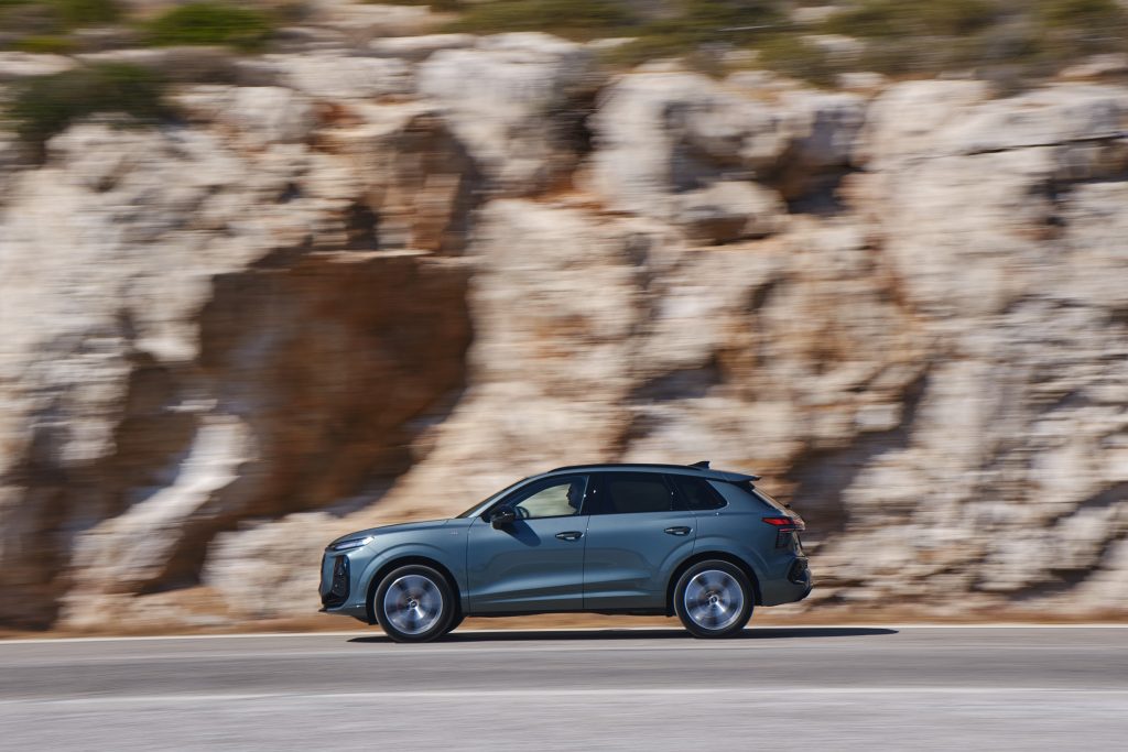 Audi Q3: Στην Ελλάδα το κορυφαίο SUV με σύμμαχο την υβριδική τεχνολογία