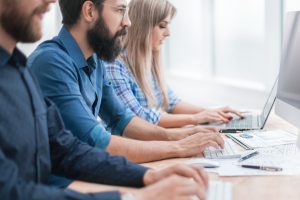 Υπουργείο Εργασίας: 563.000 νέες θέσεις από το 2019 – Η πλήρης απασχόληση στο 78,5%