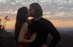 Αρραβώνας για τον Φινέα Ο’ Κόνελ και την Κλόντια Σουλέφσκι – Η ρομαντική πρόταση γάμου μετά από 7 χρόνια σχέσης