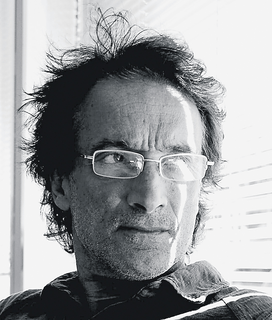 Λουκάς Θάνος: «Η μουσική δεν χαρίζεται, κερδίζεται – όπως και η ζωή»